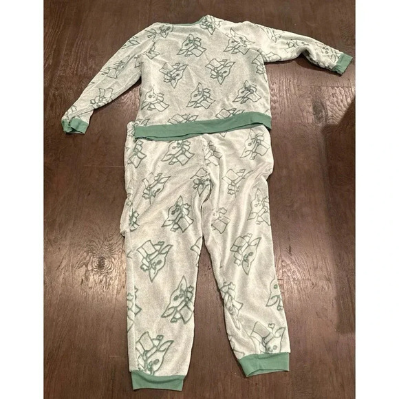 Disney Star Wars The Mandalorian Womens 2-Piece Fleece Jogger Lounge Set (g3) - Picture 3 of 3
